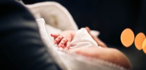 Что подарить ребенку на крестины?