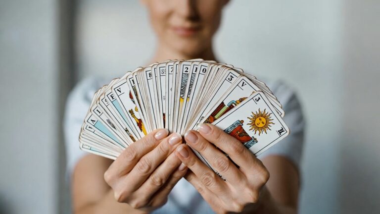 Отличия Ленормана и Таро